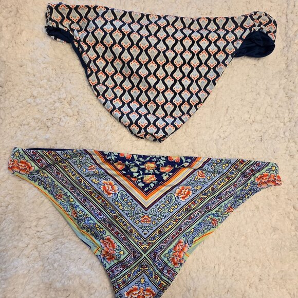 2-4 FOR 1 BUNDLE REVERSIBLE BIKINI BOTTOMS-LIKE NEW-2 BOTTOMS-4 LOOKS-1 PRICE! - Picture 7 of 9